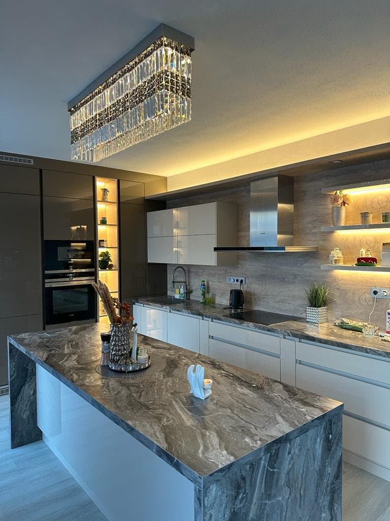 Luxury chandelier crafted for contemporary homes