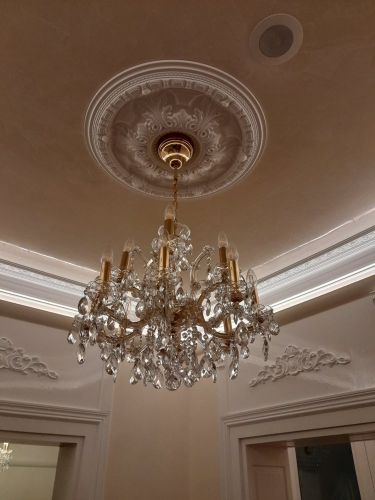 Timeless bespoke chandelier design for modern homes