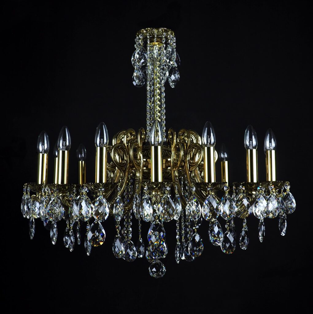 Luxury design chandelier by Magnolia Blossom Interiors