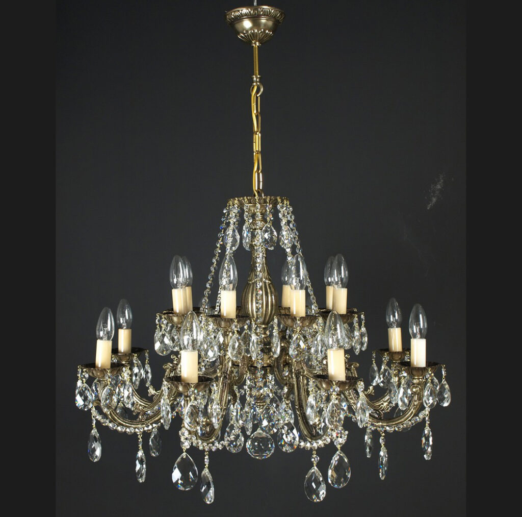 Modern chandelier inspired by organic beauty