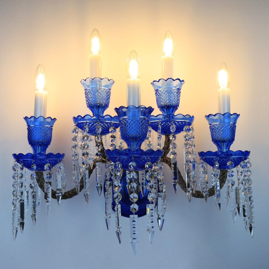 Artistic bespoke chandelier for designer spaces